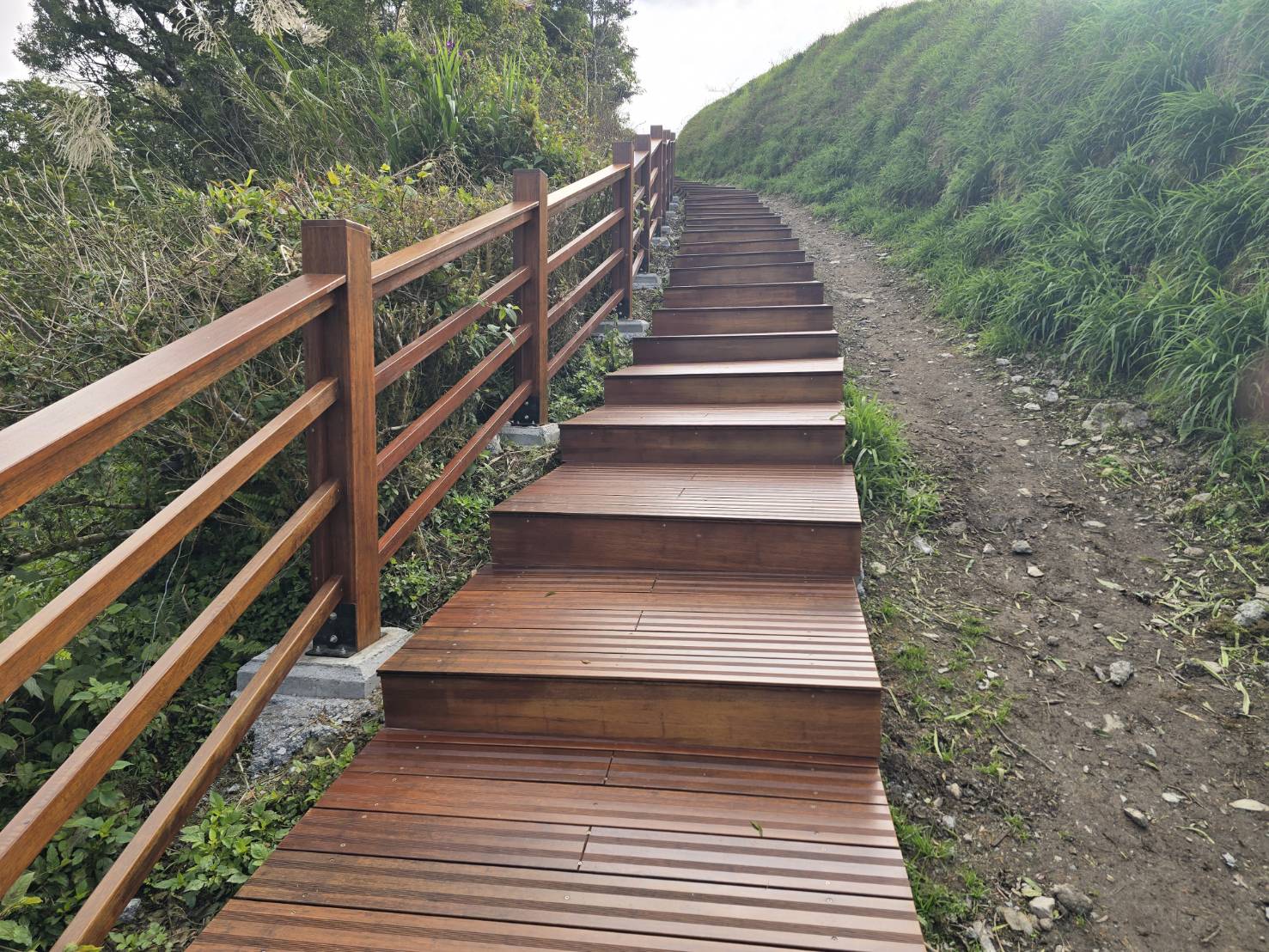 第三工區 (階梯步道、欄杆) (2).jpg